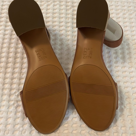 NWOT - Naturalizer Faith Sandal - Saddle Tan Nubuck - Picture 9 of 9